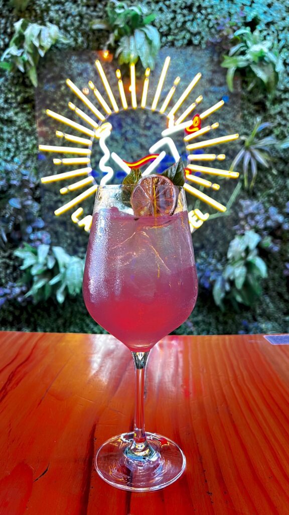 —Encanto Mariposa Bar Santa Isabel